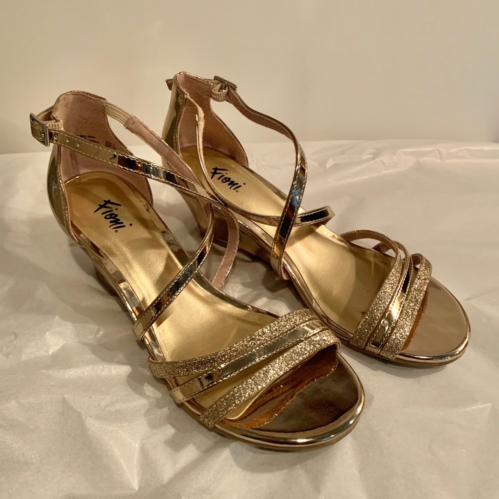 Size 5 ladies gold low wedge strappy shoes